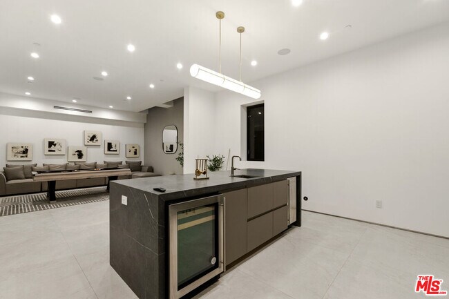 Building Photo - 356 N La Jolla Ave