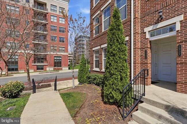 Building Photo - 2932 Finsbury Pl