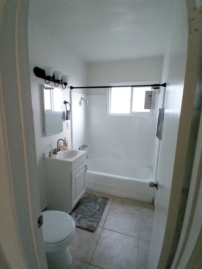 Building Photo - 1801 N Gramercy Pl