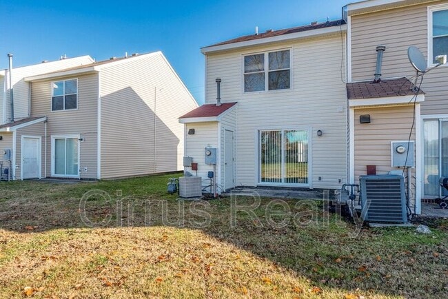 Building Photo - 2716 Peach St