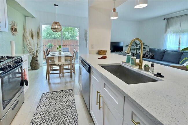 Building Photo - 1307 Southport Dr