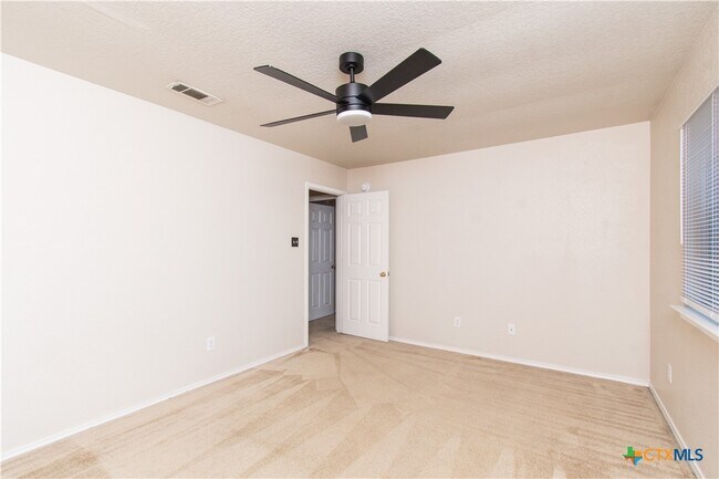 Building Photo - 5401 Jitterbug Ct