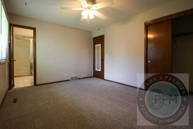 Building Photo - Discover a spacious 3Bd/2.5Ba home
