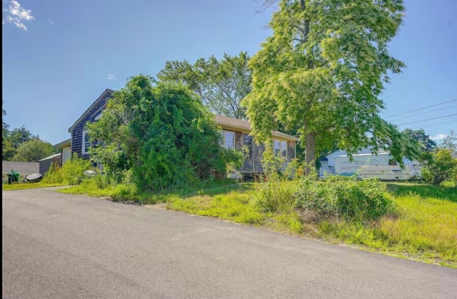 Building Photo - 17 Centerville Dr