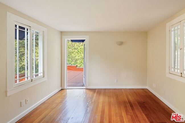 Building Photo - 8330 Lookout Mountain Ave