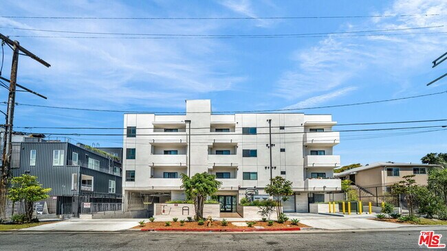 Building Photo - 627 N Dillon St