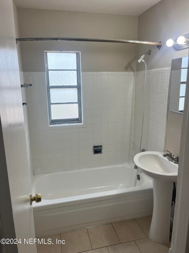 Building Photo - 1760 Mindanao Dr