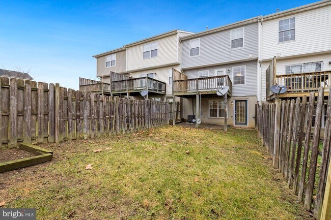 Building Photo - 321 Copperfield Ln