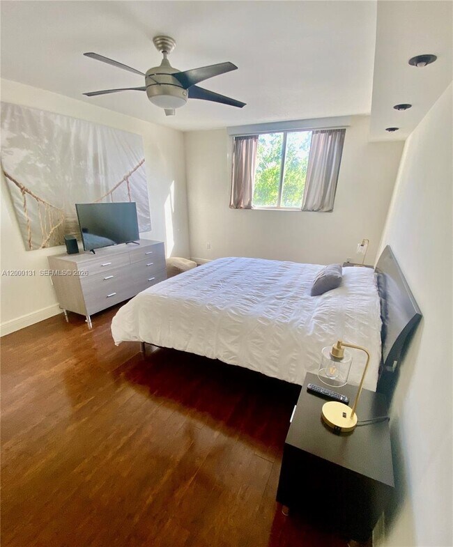 Building Photo - 16590 NE 26th Ave