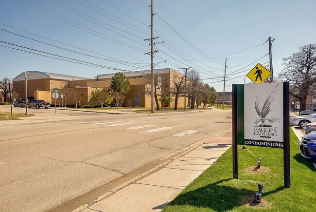 Building Photo - 218 N Texas Blvd