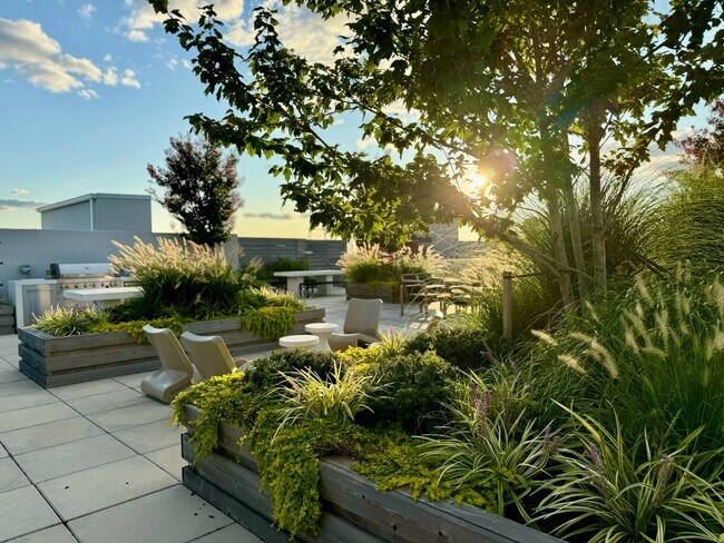 Building Photo - 189 Conover St