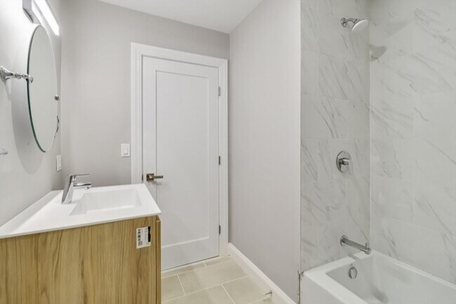 Building Photo - 192 Main St