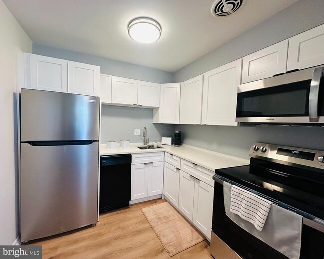 Building Photo - 1334 Montgomery Ave