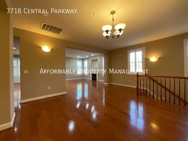 Building Photo - 3718 Central Pkwy