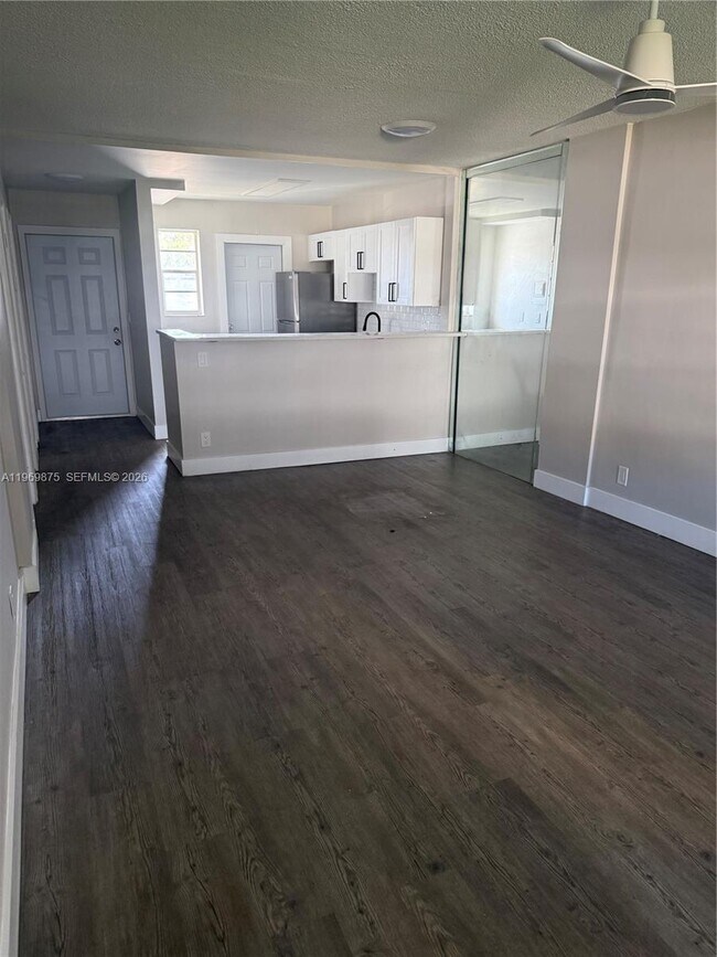 Building Photo - 1333 E Hallandale Beach Blvd