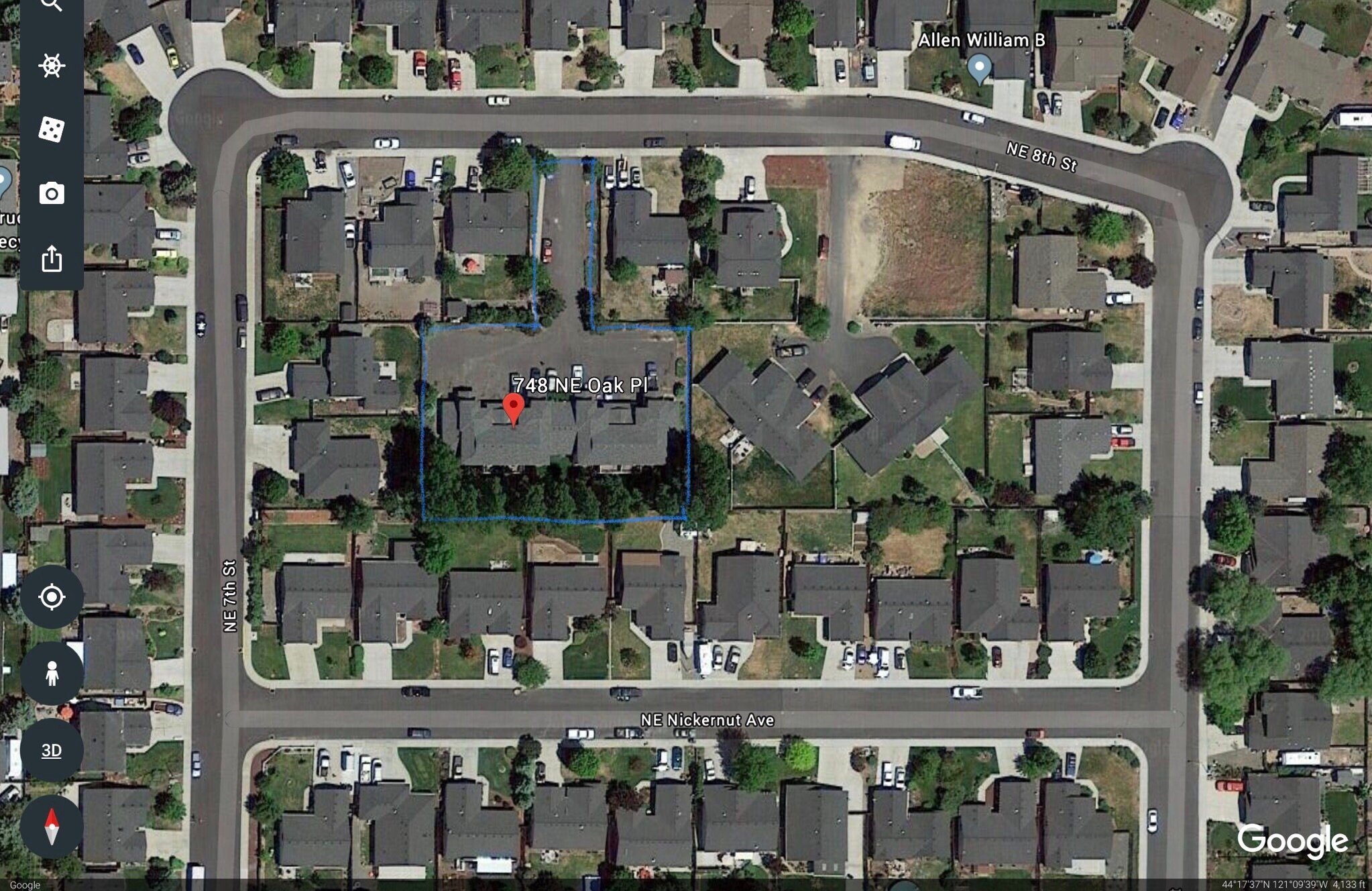 Building Photo - 748 NE Oak Place