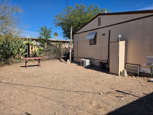 Building Photo - Cute and Clean- 1 bedroom/1 bath home with AZ room in Central BHC