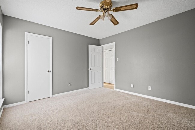 Building Photo - JUST LISTED!