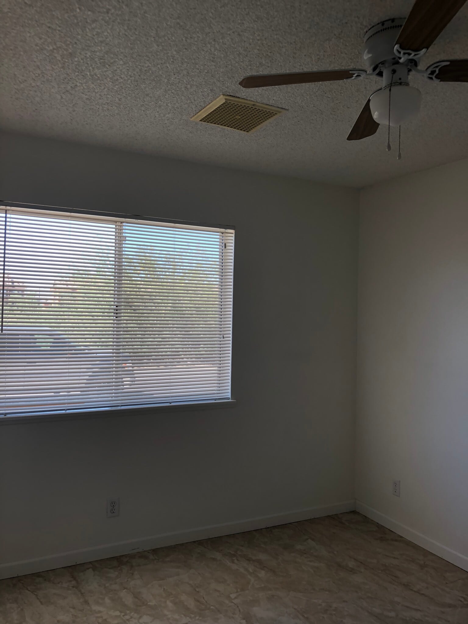 Building Photo - 408 W Felspar Ave