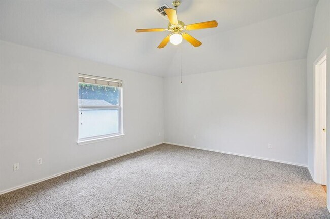 Building Photo - 4405 S Summercrest Loop