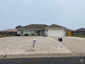 Building Photo - BEAUTIFULLLY UPDATED COASTAL HOME!