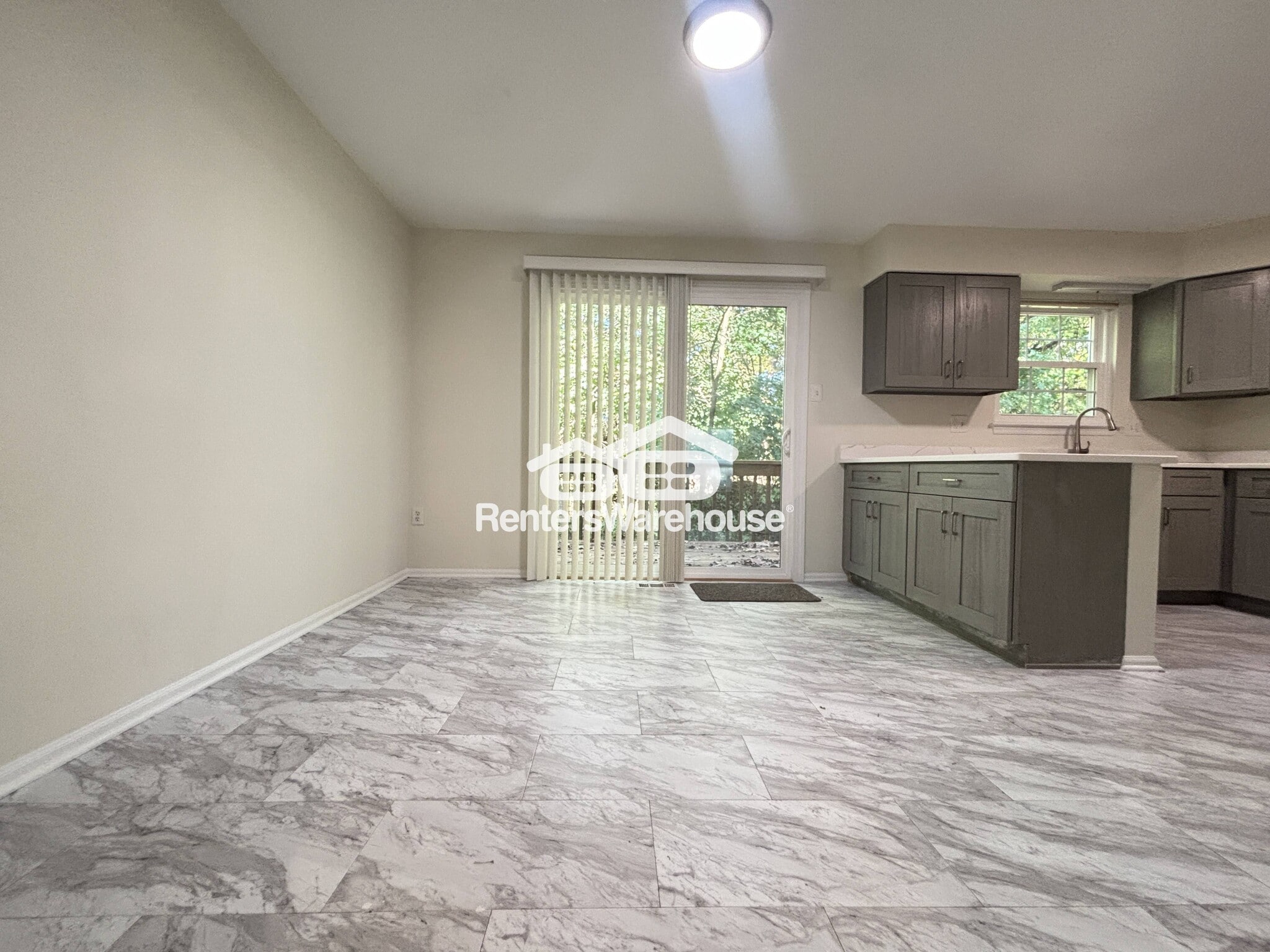 Building Photo - 7429 Setting Sun Way