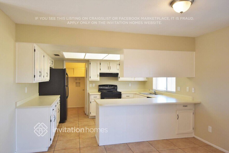 Building Photo - 2220 W Oraibi Dr