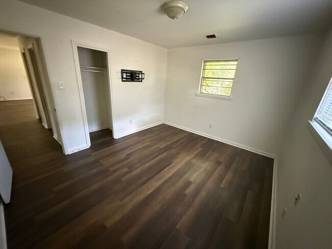Building Photo - 3404 Violet Dr