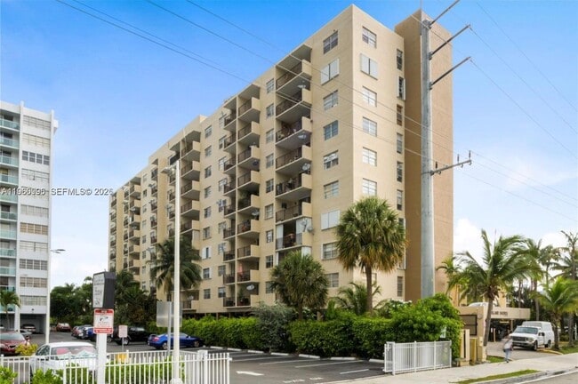 Building Photo - 2903 N Miami Beach Blvd