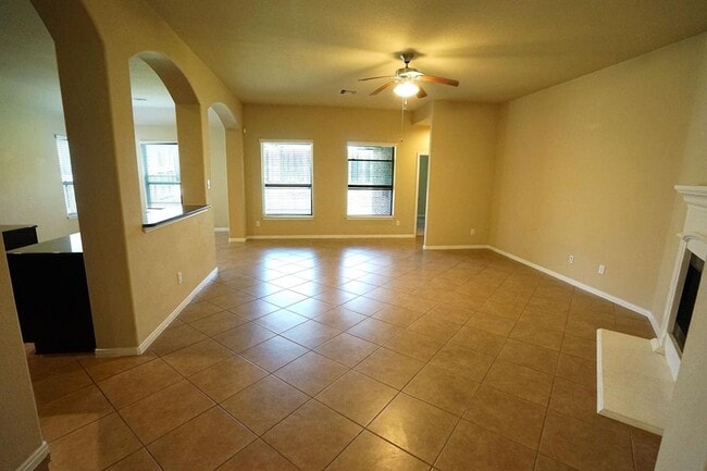 Building Photo - 1067 Cedar Lake Ct