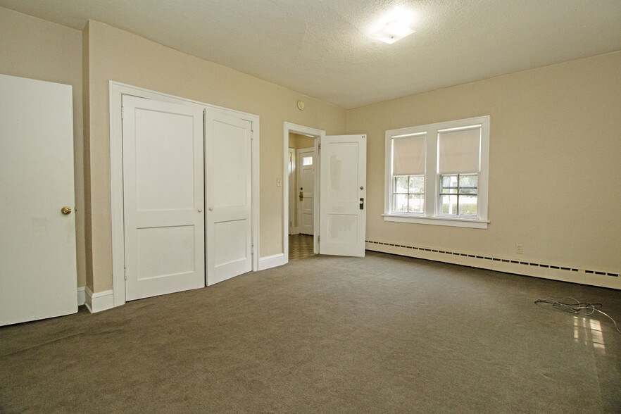 Building Photo - 815 5th Ave S