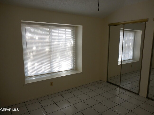 Building Photo - 11392 Lake Erie Dr