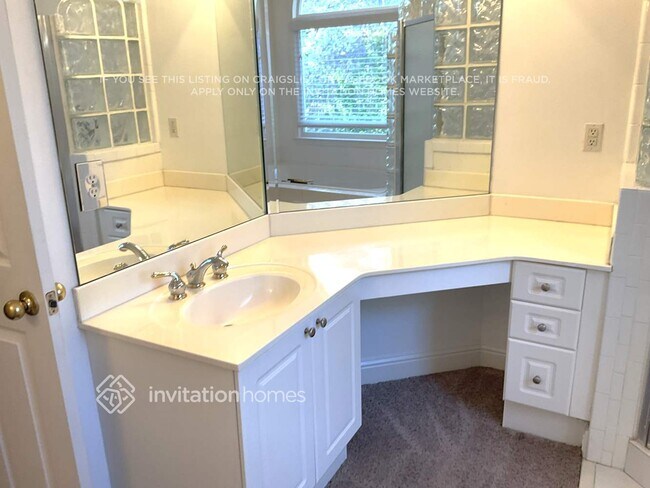 Building Photo - 913 Daylight Cir