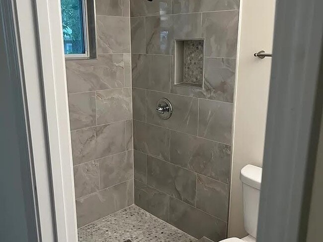 Building Photo - 320 Camfield Ct SW