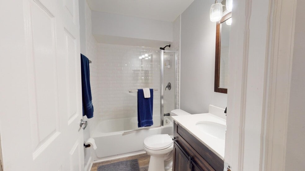 Back bedroom ensuite - 1223 4th Street Northwest