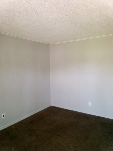 Building Photo - 2508 Phoenix Ave