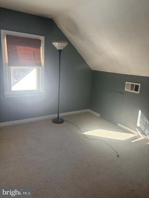 Building Photo - 660 Osborne Ave