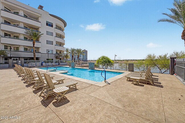 Building Photo - 945 E Playa Del Norte Dr