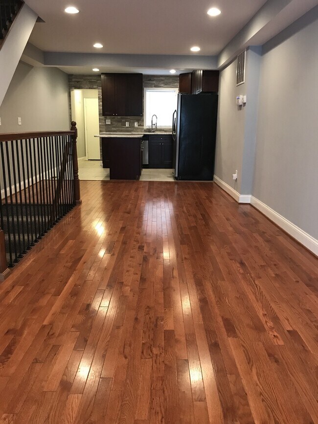 Building Photo - Charming 2 Bedroom/2.5 Bathroom Townhome in Highlandtown, MD!