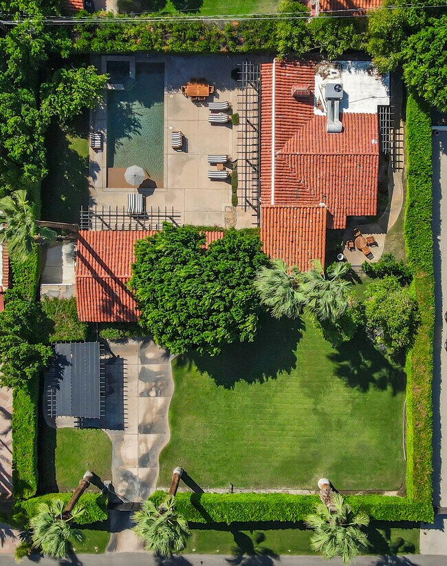 Building Photo - 839 N Avenida Olivos