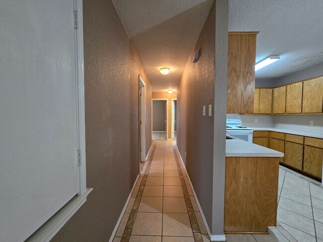 Building Photo - 2710 Alma Dr