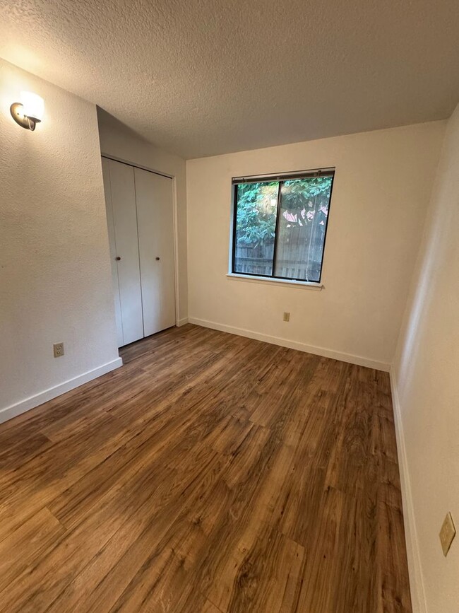 Building Photo - Great 2bd/1bth Duplex in the South Hills ~...