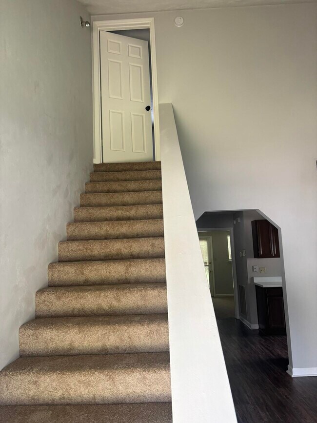 Building Photo - 2901 Richview Park Cir S