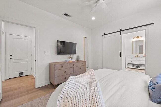 Building Photo - 1030 Daviot Dr