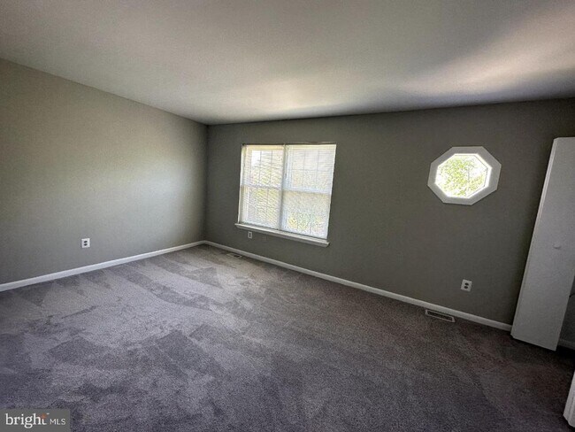 Building Photo - 8121 Fenwick Ct