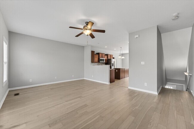 Building Photo - 3 Bedroom 3 1/2 Bath Pet Friendly Condo For Rent!