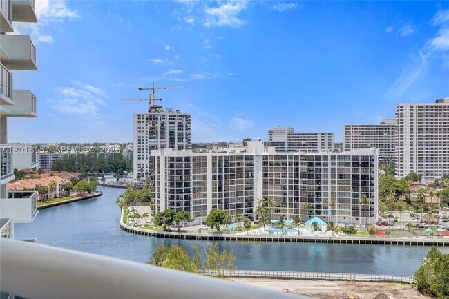 Building Photo - 3725 S Ocean Dr