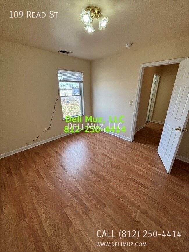 Building Photo - 109 Read St