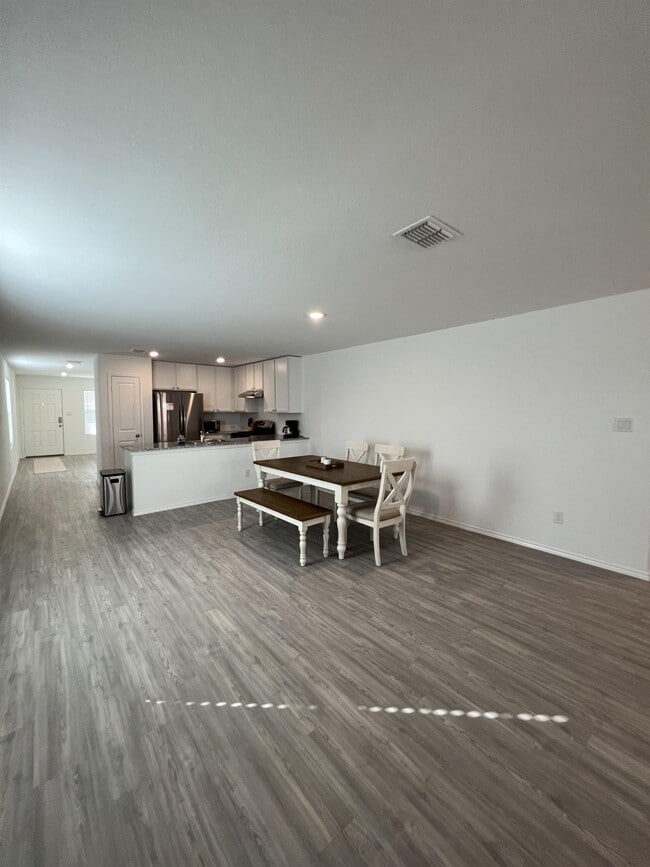 Building Photo - 8523 Grosbeak Cv