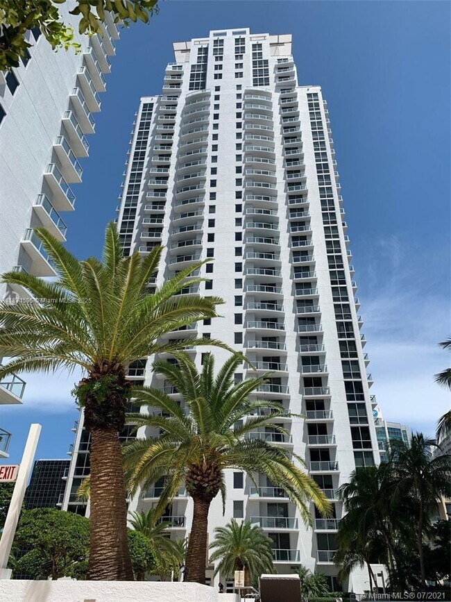 Building Photo - 1050 Brickell Ave
